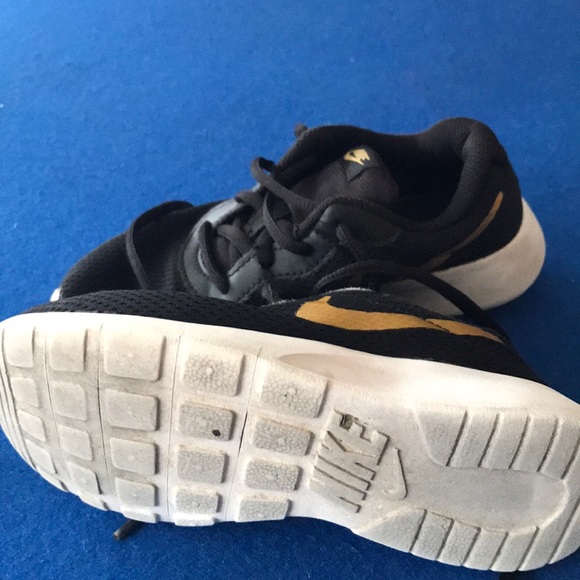 Tennis Nike for girls size 13c - Picture 2 of 4